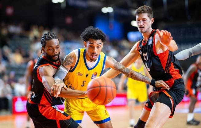BASKETBALL EASYCREDIT BBL MATCHDAY 1 SCIENCE CITY JENA RASTA VECHTA ** FOR EDITORIAL USE ONLY ** EDITORIAL USE ONLY ** p 01 10 2026 Jena Basketball easyCredit BBL 1 Basketball Bundesliga 2026–2027 Season Matchday 1 Sparkassen Arena Science City Jena RASTA Vechta in the photo: Lloyd Pandi 2 RASTA Vechta, Terrence Edwards Jr. 5 Science City Jena, Tibor Pleiß 21 RASTA Vechta Germany Thuringia Jena Copyright SaschaxFromm Copyright: SaschaxFromm doc87ufa4rpeqv11zk0e8pi ,EDITORIAL USE ONLY Copyright: SaschaxFromm