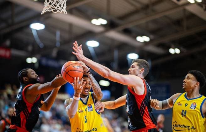 BASKETBALL EASYCREDIT BBL MATCHDAY 1 SCIENCE CITY JENA RASTA VECHTA ** FOR EDITORIAL USE ONLY ** EDITORIAL USE ONLY ** p 01 10 2026 Jena Basketball easyCredit BBL 1 Basketball Bundesliga 2026–2027 Season Matchday 1 Sparkassen Arena Science City Jena RASTA Vechta in the photo: Lloyd Pandi 2 RASTA Vechta, Terrence Edwards Jr. 5 Science City Jena, Tibor Pleiß 21 RASTA Vechta Germany Thuringia Jena Copyright SaschaxFromm Copyright: SaschaxFromm doc87ufa4squoyuhq29n5z ,EDITORIAL USE ONLY Copyright: SaschaxFromm