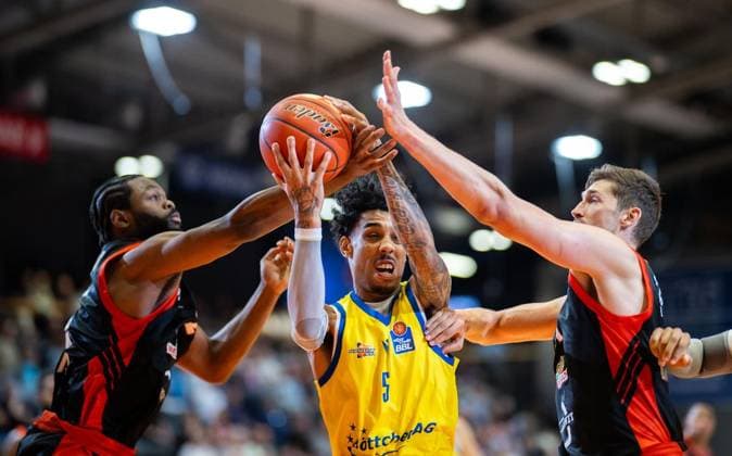 BASKETBALL EASYCREDIT BBL MATCHDAY 1 SCIENCE CITY JENA RASTA VECHTA ** FOR EDITORIAL USE ONLY ** EDITORIAL USE ONLY ** p 01 10 2026 Jena Basketball easyCredit BBL 1 Basketball Bundesliga 2026–2027 Season Matchday 1 Sparkassen Arena Science City Jena RASTA Vechta in the photo: Lloyd Pandi 2 RASTA Vechta, Terrence Edwards Jr. 5 Science City Jena, Tibor Pleiß 21 RASTA Vechta Germany Thuringia Jena Copyright SaschaxFromm Copyright: SaschaxFromm doc87ufa4tg3w617a3ehu9r ,EDITORIAL USE ONLY Copyright: SaschaxFromm