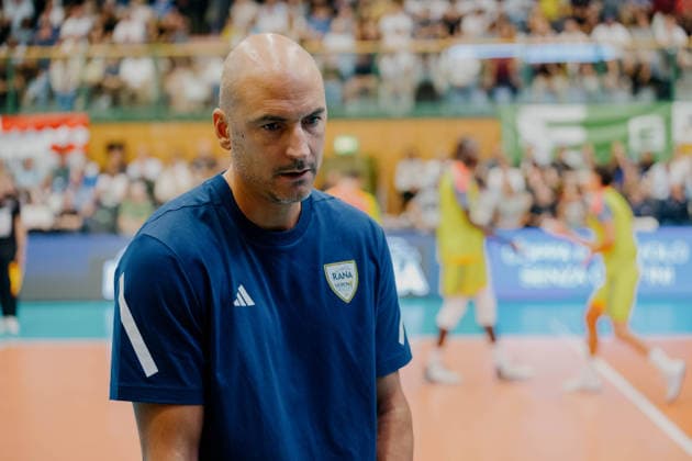 VOLLEYBALL - Coppa Pallavolo Senza Confini HARTBERG,AUSTRIA,01.OCT.26 - VOLLEYBALL - Coppa Pallavolo Senza Confini, TSV Hartberg vs Verona Volley. Image shows head coach Fabio Soli (Verona).  GEPAxpictures xRomanxKoenigshofer