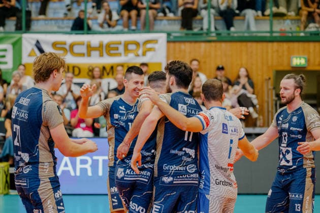 VOLLEYBALL - Coppa Pallavolo Senza Confini HARTBERG,AUSTRIA,01.OCT.26 - VOLLEYBALL - Coppa Pallavolo Senza Confini, TSV Hartberg vs Verona Volley. Image shows the rejoicing of Hartberg.  GEPAxpictures xRomanxKoenigshofer
