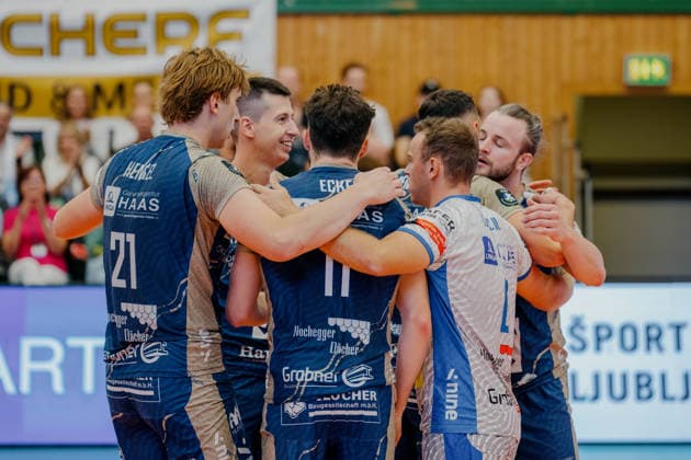 VOLLEYBALL - Coppa Pallavolo Senza Confini HARTBERG,AUSTRIA,01.OCT.26 - VOLLEYBALL - Coppa Pallavolo Senza Confini, TSV Hartberg vs Verona Volley. Image shows the rejoicing of Hartberg.  GEPAxpictures xRomanxKoenigshofer