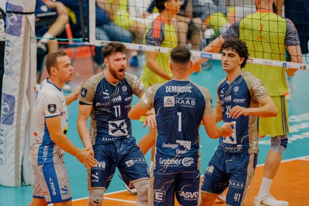VOLLEYBALL - Coppa Pallavolo Senza Confini HARTBERG,AUSTRIA,01.OCT.26 - VOLLEYBALL - Coppa Pallavolo Senza Confini, TSV Hartberg vs Verona Volley. Image shows the rejoicing of Hartberg.  GEPAxpictures xRomanxKoenigshofer