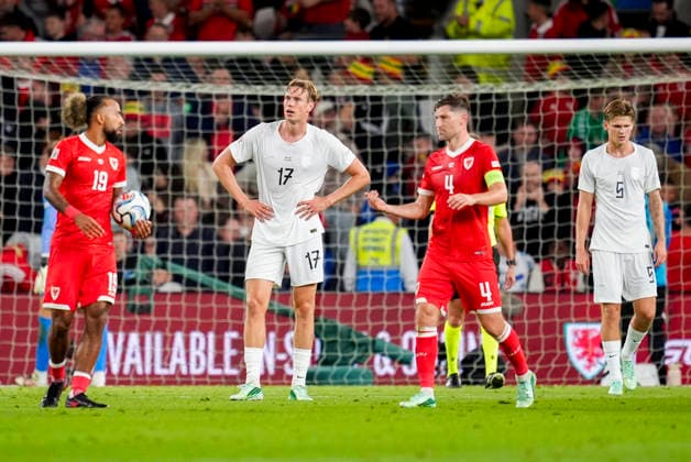 Soccer, Nations League: Wales vs. Norway, Nations League in Cardiff, Wales 20261001 Norway’s Torbjorn Heggem and David Moller Wolfe celebrate during the international soccer match between Wales and Norway in the Nations League at Cardiff City Stadium. Photo: Lise Aserud, NTB, Cardiff, Wales. EDITORIAL USE ONLY. RESTRICTED USE FOR BETTING COMPANIES.  Copyright: xLisexAserudxx xNTBx
