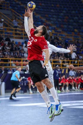 Zamalek V Al Ahly - 19th IHF Men s Club World Championship, WM, Weltmeisterschaft 2026 - Bronze Medal Match Ahmed Hafez, number 18 of Zamalek, battles for possession with Yasser Saifelddeen, number 72 of Al Ahly, during the bronze medal match of the 19th IHF Men s Club World Championship 2026 at the New Administrative Capital Covered Hall on October 1, 2026. New Cairo -New Capital Egypt  Copyright: xAymanxArefx originalFilename:aref-notitle261001_npjAU.jpg