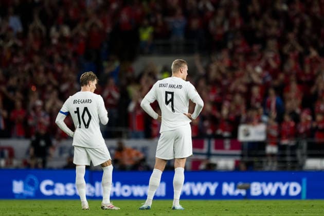 261001 Martin Ødegaard and Erling Braut Haaland of Norway look dejected after the 1-1 draw during the Nations League soccer match between Wales and Norway on October 1, 2026 in Cardiff. Photo by Vegard Grott, BILDBYRAN. Code: VG VG1015 bbeng soccer football fotball Nations League international match Norway Wales bbeng soccer football fotball Nations League international match Norway Wales depp  Copyright: VEGARDxGRoTT BB261001VG040