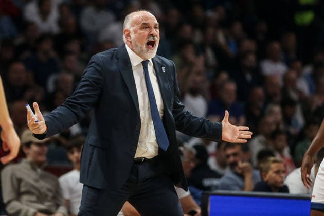 Crvena Zvezda v Anadolu Efes - EuroLeague BELGRADE, SERBIA - OCTOBER 1: Head coach of Anadolu Efes, Pablo Laso reacts during the EuroLeague basketball match between Crvena Zvezda and Anadolu Efes at Belgrade Arena in Belgrade, Serbia, on October 1, 2026. Filip Stevanovic Anadolu Belgrade Serbia. Editorial use only. Please get in touch for any other usage.  Copyright: x2026xAnadoluxFilipxStevanovicx