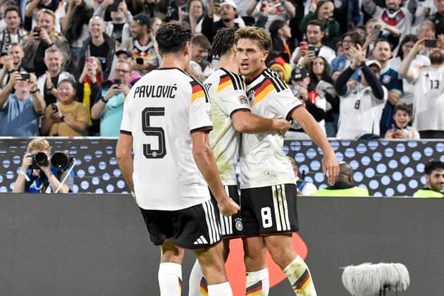 Tom Bischof of Germany 8 celebrates with the team after scoring the 1-0 goal on October 1, 2026 ¢ Soccer ¢ Nations League ¢ Germany vs. Serbia, Allianz Arena, Munich, Copyright: xpepphotox xSaschaxWeizx pep00321, pep_20261001_hm