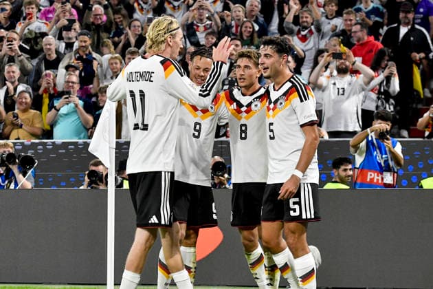 Tom Bischof of Germany 8 celebrates with the team after scoring the 1-0 goal on October 1, 2026 ¢ Soccer ¢ Nations League ¢ Germany vs. Serbia, Allianz Arena, Munich, Copyright: xpepphotox xSaschaxWeizx pep00321, pep_20261001_hm