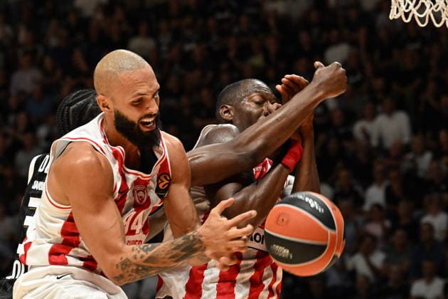 Virtus Bologna v Olympiacos Piraeus - Euroleague 2026 2027 Evan Fournier of Olympiacos Piraeus Basketball during the EuroLeague Basketball Championship 2026 2027, Matchday 3 of the Regular Season game between Virtus Bologna and Olympiacos Piraeus at PalaDozza in Bologna, Italy, on October 1, 2026. Bologna Italy  Copyright: xRobertoxTommasinix originalFilename:tommasini-virtusbo261001_npaFU.jpg