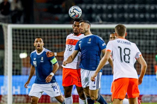 THESSALONIKI - Giorgos Masouras of Greece heads the ball with Jurrien Timber of the Netherlands during the UEFA Nations League match between Greece and the Netherlands at the Toumba Stadium on 1 October 2026 in Thessaloniki, Greece. MARCEL TER BALS ANP UEFA Nations League 2026 27 xVIxANPxSportx xMarcelxterxBalsxIVx 571094210 originalFilename: 571094210.jpg