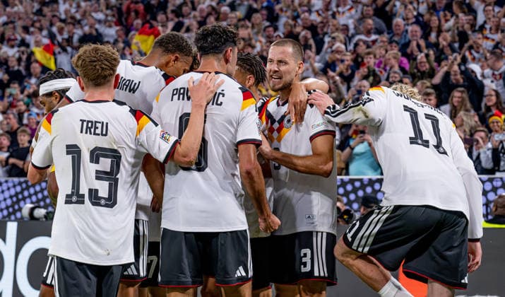 The German players celebrate with Tom Bischof, Germany, 08, after his goal to make it 1–0 for GER, Germany vs. Serbia, soccer, UEFA Nations League, League A, Matchday 3, 2026–2027 season, October 1, 2026 DFL DFB REGULATIONS PROHIBIT ANY USE OF PHOTOGRAPHS AS IMAGE SEQUENCES AND OR QUASI-VIDEO Photo: HMB Media, Heike Feiner Copyright: HMBxMedia HeikexFeiner