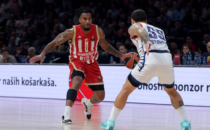 Crvena Zvezda v Efes, Euroleague, season 2026 2027, round 3 Belgrade, Serbia. 1th Oct, 2026. Crvena Zvezda s Chris Jones during Euroleague basketball match between Crvena Zvezda (Red Star) and Anadolu Efes Istanbul on October 1. 2026. in Belgrade, Serbia. Belgrade Serbia Copyright: xPedjaxMilosavljevic STARSPORTx x2026x