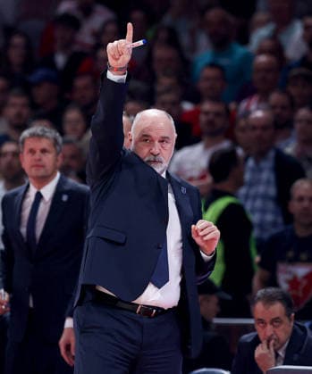 Crvena Zvezda v Efes, Euroleague, season 2026 2027, round 3 Belgrade, Serbia. 1th Oct, 2026. Anadolu Efes head coach Pablo Laso during Euroleague basketball match between Crvena Zvezda (Red Star) and Anadolu Efes Istanbul on October 1. 2026. in Belgrade, Serbia. Belgrade Serbia Copyright: xPedjaxMilosavljevic STARSPORTx x2026x