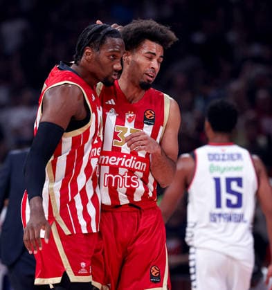 Crvena Zvezda v Efes, Euroleague, season 2026 2027, round 3 Belgrade, Serbia. 1th Oct, 2026. Crvena Zvezda s Jordan Nwora and Ebuka Izundu during Euroleague basketball match between Crvena Zvezda (Red Star) and Anadolu Efes Istanbul on October 1. 2026. in Belgrade, Serbia. Belgrade Serbia Copyright: xPedjaxMilosavljevic STARSPORTx x2026x
