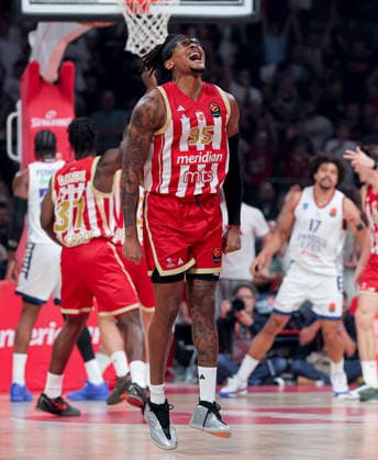 Crvena Zvezda v Efes, Euroleague, season 2026 2027, round 3 Belgrade, Serbia. 1th Oct, 2026. Crvena Zvezda s Chima Moneke during Euroleague basketball match between Crvena Zvezda (Red Star) and Anadolu Efes Istanbul on October 1. 2026. in Belgrade, Serbia. Belgrade Serbia Copyright: xPedjaxMilosavljevic STARSPORTx x2026x