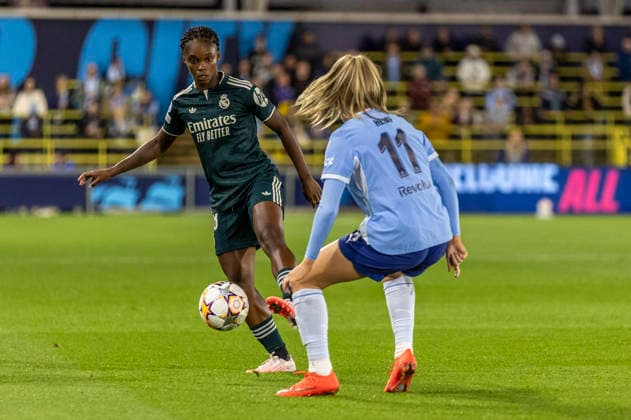 RECORD DATE NOT STATED 1st October 2026; Joie Stadium, Manchester, England; UEFA Womens Champions League Football, Manchester City versus Real Madrid; Linda Caicedo of Real Madrid Femenino under pressure from Lauren Hemp of Manchester City Women TimxWilliams