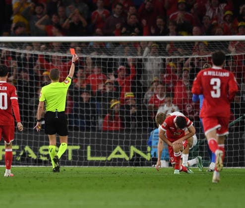 Cardiff, Wales, October 1st 2026 Torbjorn Heggem of Norway is given a red card during the 2027 UEFA Nations league-league phase-Group A4 between Wales and Norway at Cardiff City stadium (Photo by Jeff Thomas Sports Press Photo) Copyright: xJeffxThomas SportsxPressxPhotox Sportspressphoto_SPR243451