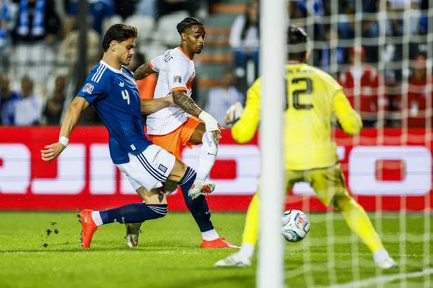 THESSALONIKI - Ntinos Mavropanos of Greece, Crysencio Summerville of the Netherlands, goalkeeper Kostas Tzolakism of Greece (lr) during the UEFA Nations League match between Greece and the Netherlands at Toumba Stadium on 1 October 2026 in Greece. KOEN VAN WEEL ANP xVIxANPxSportx xxANPxIVx 571097840 originalFilename: 571097840.jpg