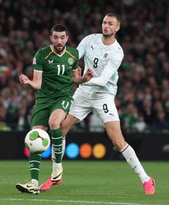 Ireland s Finn Azaz and Junior Adamu of Austria Republic of Ireland v Austria, UEFA Nations League, League B - Group 3, International Football, Aviva Stadium, Dublin, Ireland - 01 Oct 2026Dublin Aviva Stadium Ireland  Copyright: xLorrainexO Sullivan Shutterstockx 17178960aq
