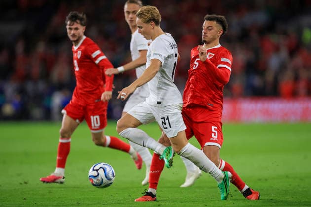 Wales v Denmark UEFA Nations League Andreas Schjelderup Of Norway is tackled by Ethan Ampadu of Wales during the UEFA Nations League Group D match at the Cardiff City Stadium, Cardiff 01 10 2026 UK Newspapers OUT Copyright: xGeraintxNicholasx FIL-24019-0047