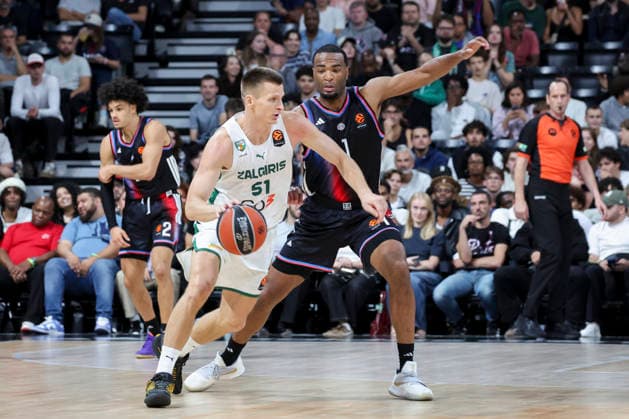 BASKET BALL : Paris Basket Vs Zalgiris Kaunas - Euroligue - 01 10 2026 Arnas Butkevicius (Zalgiris Kaunas) Vs TJ Warren (Paris) ParisFrance  Copyright: xMichaelxBaucherx