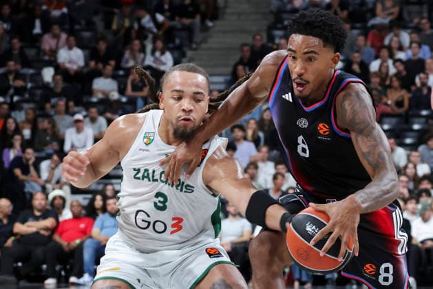 BASKET BALL : Paris Basket Vs Zalgiris Kaunas - Euroligue - 01 10 2026 Jared Rhoden (Paris) Vs Sterling Brown (Zalgiris Kaunas) ParisFrance  Copyright: xMichaelxBaucherx