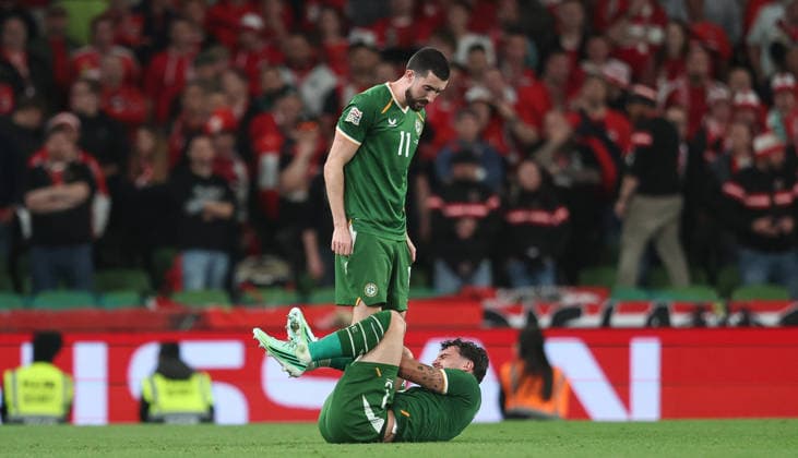 UEFA Nations League Group Stage, Aviva Stadium, Dublin 1 10 2026 Republic of Ireland vs Austria Ireland s Finn Azaz checks on Troy Parrott after he was fouled Finn Azaz checks on Troy Parrott after he was fouled 1 10 2026  Copyright: xx NE1L5795