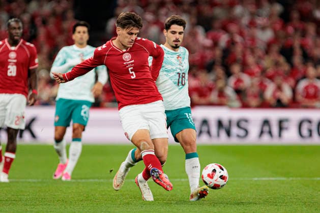Joakim Maehle and Pedro Neto seen during UEFA Nations League Division A game between National Teams of Denmark and Portugal (Ernest Kolodziej Ball Raw Images) Copenhagen Parken Denmark Copyright: xErnestxKolodziejx ernestkolodziej_denmark_portugal_2627_3-2