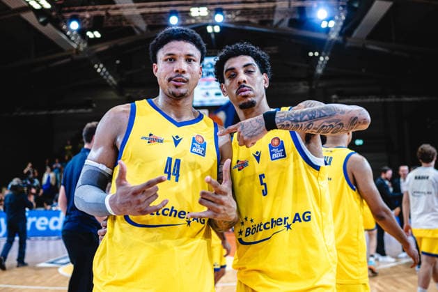 easycredit BBL Basketball Bundesliga 2026–2027 Rescheduled Game, Matchday 1: Science City Jena vs. RASTA Vechta on October 1, 2026. The game-winners for Jena (from left): Ira Lee and Terrence Edwards Jr. at Sparkassen Arena