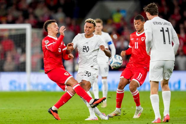 Soccer, Nations League: Wales vs. Norway, Nations League in Cardiff, Wales 20261001 Norway’s Antonio Nusa and Wales’ Ethan Ampadu and Brennan Johnson during the international soccer match between Wales and Norway in the Nations League at Cardiff City Stadium. Photo: Lise Aserud, NTB, Cardiff, Wales. EDITORIAL USE ONLY. RESTRICTED USE FOR BETTING COMPANIES.  Copyright: xLisexAserudxx xNTBx