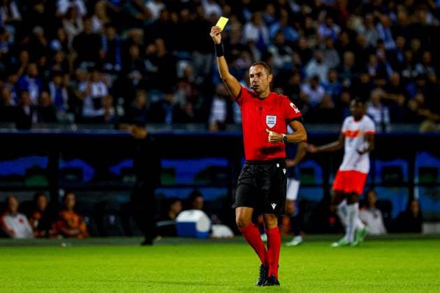 THESSALONIKI - Referee Marco Guida shows a yellow card during the UEFA Nations League match between Greece and the Netherlands at the Toumba Stadium on October 1, 2026, in Thessaloniki, Greece. MARCEL TER BALS ANP UEFA Nations League 2026 27 xVIxANPxSportx xMarcelxterxBalsxIVx 571100642 originalFilename: 571100642.jpg