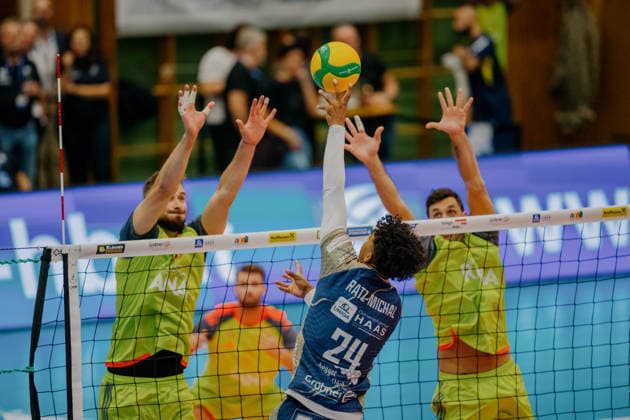 VOLLEYBALL - Coppa Pallavolo Senza Confini HARTBERG,AUSTRIA,01.OCT.26 - VOLLEYBALL - Coppa Pallavolo Senza Confini, TSV Hartberg vs Verona Volley. Image shows Daniel Ratz-Michal (Hartberg).  GEPAxpictures xRomanxKoenigshofer