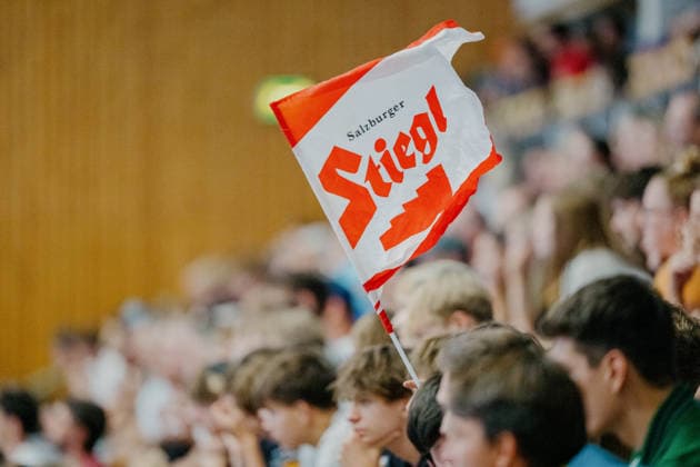 VOLLEYBALL - Coppa Pallavolo Senza Confini HARTBERG,AUSTRIA,01.OCT.26 - VOLLEYBALL - Coppa Pallavolo Senza Confini, TSV Hartberg vs Verona Volley. Image shows a Stiegl flag.  GEPAxpictures xRomanxKoenigshofer