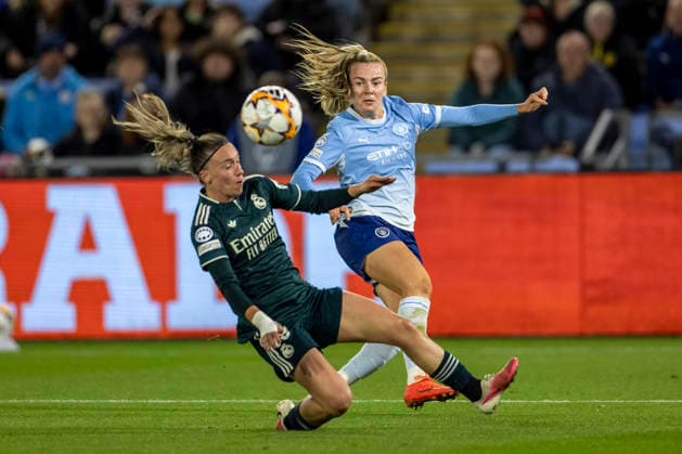 RECORD DATE NOT STATED 1st October 2026; Joie Stadium, Manchester, England; UEFA Womens Champions League Football, Manchester City versus Real Madrid; Lauren Hemp of Manchester City Women crosses the ball TimxWilliams
