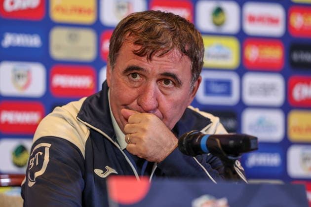 Hotel Westin Warszawa 01.10.2026 Konferencja prasowa reprezentacji Rumunii - - - Romanian football national team, Nationalteam press conference, PK, Pressekonferenz in hotem Westin in Warsaw Gheorghe Hagi Fot. MARCIN SZYMCZYK FOTOPYK NEWSPIX.PL --- newspix.pl POLAND OUT! 