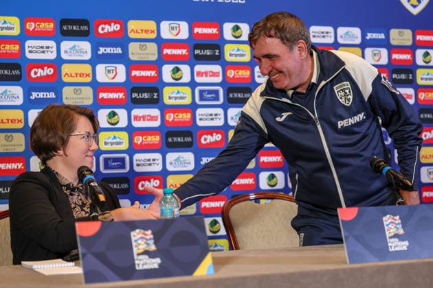 Hotel Westin Warszawa 01.10.2026 Konferencja prasowa reprezentacji Rumunii - - - Romanian football national team, Nationalteam press conference, PK, Pressekonferenz in hotem Westin in Warsaw Gheorghe Hagi Fot. MARCIN SZYMCZYK FOTOPYK NEWSPIX.PL --- newspix.pl POLAND OUT! 