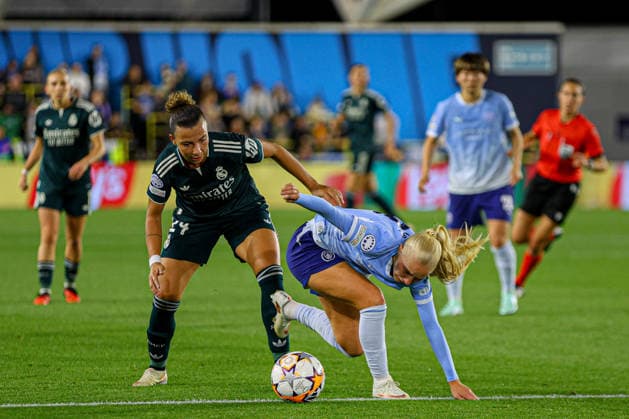 MANCHESTER, ENGLAND - October 1: Laura Blindkilde Brown of Manchester City tries to stay on her feet during the UEFA Womens Champions League match between Manchester City and Real Madrid at Joie Stadium on October 1, 2026 in Manchester, England. (Photo by Natalie Mincher Sports Press Photo SPP) Copyright: xNataliexMincher SPPx Sportspressphoto_SPR243468