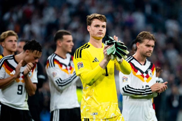 October 1, 2026, GER, Soccer, Men s, UEFA Nations League International Match, League A, Matchday 3, Germany vs. Serbia: Jonas Urbig (Germany) thanks the fans and celebrates the victory at the Allianz Arena in Munich, Bavaria, Germany Copyright: xNordphoto Memmlerx
