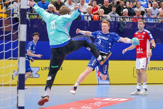 October 1, 2026, xkwix, Handball, Handball Bundesliga, TBV Lemgo Lippe vs. HC Hamburg, PHOENIX CONTACT arena, Matchday 7, 2026–2027 season: Nicolai Theilinger of TBV Lemgo Lippe (3) takes a shot on goal against Robin Haug of HC Hamburg (16). Photo by xKamilxWilkowskixPressefotoKochx, North Rhine-Westphalia, Germany