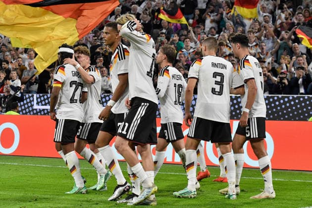 The German team celebrates after the goal scored by Tom Bischof, 1–0, Germany, January 8, 2026 ¢ Soccer ¢ Nations League ¢ Germany vs. Serbia, Allianz Arena, Munich, Bavaria, Germany Copyright: xpepphotox xSaschaxWeizx pep00321, pep_20261001_hm