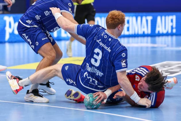 October 1, 2026, xkwix, Handball, Handball Bundesliga, TBV Lemgo Lippe vs. HC Hamburg, PHOENIX CONTACT arena, Matchday 7, 2026–2027 season, Jan Christian Schmidt (HC Hamburg) 42 on the floor; Nicolai Theilinger (TBV Lemgo Lippe) 3 falls onto his arm; Photo by xKamilxWilkowskixPressefotoKochx, North Rhine-Westphalia, Germany