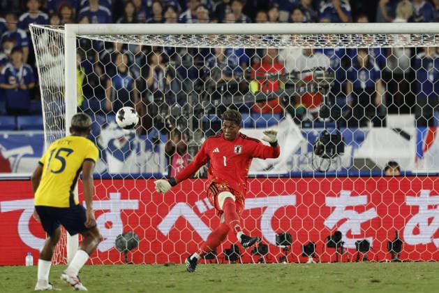 Zion Suzuki (JPN), OCTOBER 1, 2026 Soccer : KIRIN Cup 2026 match between Japan 0-0 (PK 5-4) Ecuador at International Stadium Yokohama, Kanagawa, Japan. Noxthirdxpartyxsales  aflo_352419167 ATSUSHIxTOKUMARUx