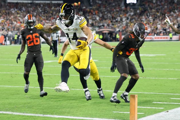 Pittsburgh Steelers Roman Wilson (14) leaps over the goal line for a first quarter touchdown against the Cleveland Browns at Huntington Bank Field in Cleveland, Ohio on Thursday October 1, 2026.  CLE20261001108 AARONxJOSEFCZYK