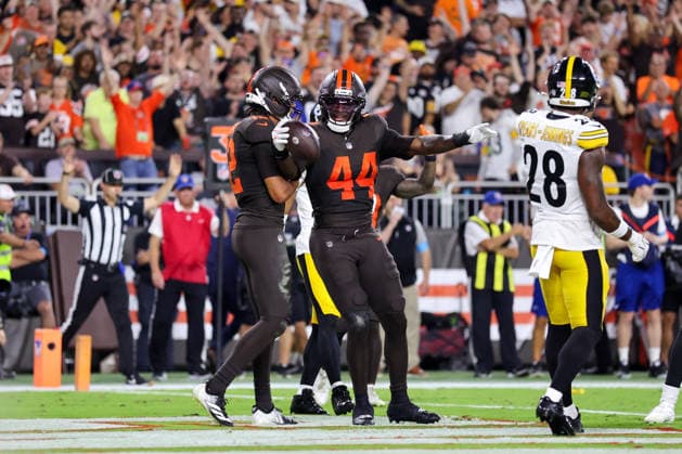CLEVELAND, OH - OCTOBER 01: Cleveland Browns tight end Harold Fannin Jr. (44) celebrates after scoring on a 2-yard touchdown catch during the second quarter of the National Football League game between the Pittsburgh Steelers and Cleveland Browns on October 1, 2026, at Huntington Bank Field in Cleveland, OH. (Photo by Frank Jansky Icon Sportswire) NFL, American Football Herren, USA OCT 01 Steelers at Browns EDITORIAL USE ONLY Icon261001010