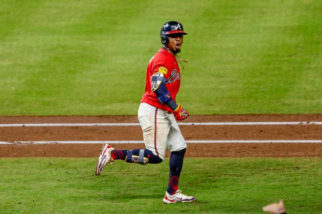 Atlanta Braves second baseman Ozzie Albies (1) runs the bases after hitting a home run in the fourth inning against the Philadelphia Phillies in game three of the MLB, Baseball Herren, USA National League Wild Card round at Truist Park in Atlanta, Georgia on Thursday, October 1, 2026.  ATL20261001311 MIKExZARRILLI