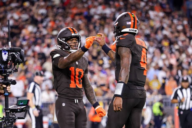 CLEVELAND, OH - OCTOBER 01: Cleveland Browns running back Quinshon Judkins (10) celebrates with Cleveland Browns quarterback Deshaun Watson (4) after scoring on a 2-yard run during the second quarter of the National Football League game between the Pittsburgh Steelers and Cleveland Browns on October 1, 2026, at Huntington Bank Field in Cleveland, OH. (Photo by Frank Jansky Icon Sportswire) NFL, American Football Herren, USA OCT 01 Steelers at Browns EDITORIAL USE ONLY Icon261001006