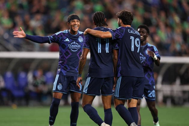 SEATTLE, WA - OCTOBER 01: Players from Sporting Kansas City celebrate a goal by AndrÃ Luiz 11 during a game between Sporting Kansas City and the Seattle Sounders on October 1, 2026 at Lumen Field in Seattle, Washington. (Photo by Henry Rodenburg Icon Sportswire) SOCCER: OCT 01 MLS, Fussball Herren, USA Seattle Sounders FC vs Sporting Kansas City EDITORIAL USE ONLY Icon26100101