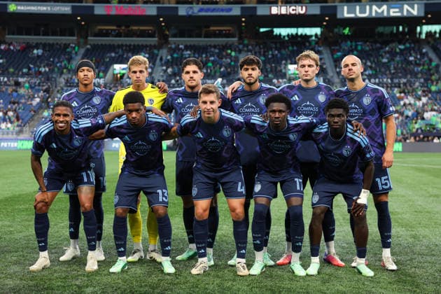 SEATTLE, WA - OCTOBER 01: Players from Sporting Kansas City pose for a photo before a game between Sporting Kansas City and the Seattle Sounders on October 1, 2026 at Lumen Field in Seattle, Washington. (Photo by Henry Rodenburg Icon Sportswire) SOCCER: OCT 01 MLS, Fussball Herren, USA Seattle Sounders FC vs Sporting Kansas City EDITORIAL USE ONLY Icon26100106