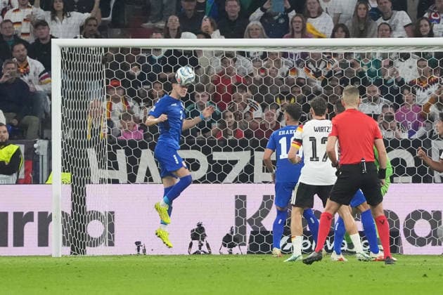 Kosta Nedelkovic of Serbia makes a save on the goal line in Munich, October 1, 2026: Germany vs. Serbia, UEFA Nations League, Matchday 3, Allianz Arena